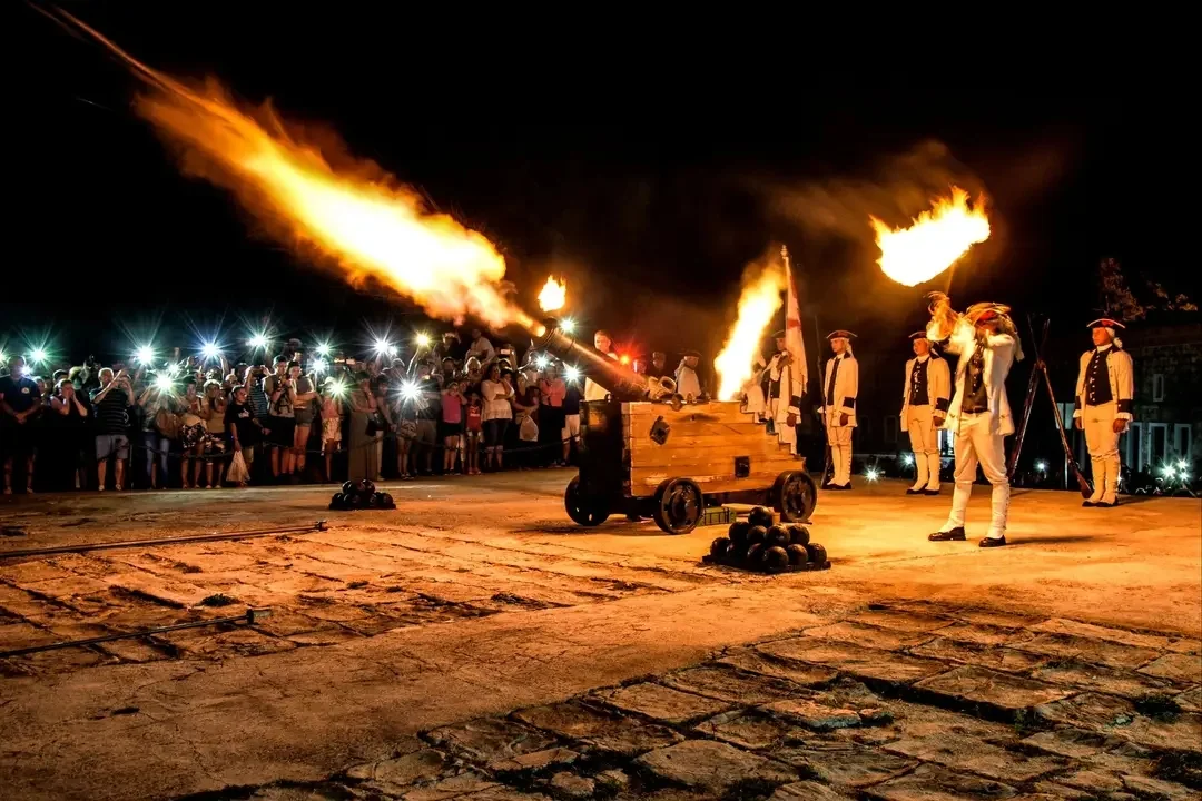 Ceremonia militar del Cañonazo de las 9:00 pm